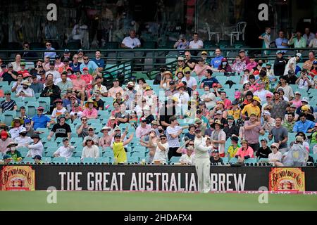 Sydney, Australia. 05th Jan 2022. Sydney, Australia. 05 gennaio 2022, 5th gennaio 2022. Vista generale dei tifosi durante il giorno uno della quarta prova partita nella serie Ashes tra Australia e Inghilterra al Sydney Cricket Ground il 05 gennaio 2022 a Sydney, Australia. (Solo per uso editoriale) Credit: Izhar Ahmed Khan/Alamy Live News/Alamy Live News Foto Stock