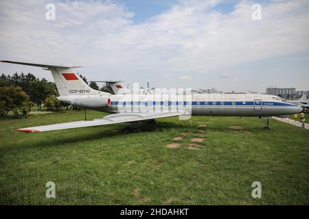 KIEV, UCRAINA - 01 AGOSTO 2021: Aeroflot Tupolev Tu-134a esposto al Museo dell'Aviazione statale di Oleg Antonov Foto Stock