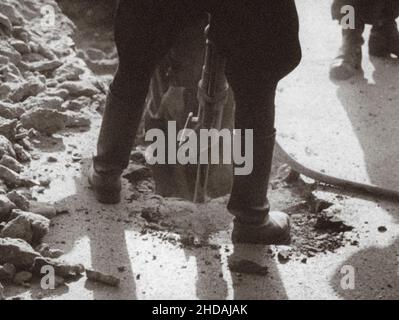Berlino crisi del 1961. Serie di foto d'archivio raffigura il divieto di viaggio agosto 1961 tra Berlino Est e Ovest e mostra la costruzione di barricate t Foto Stock