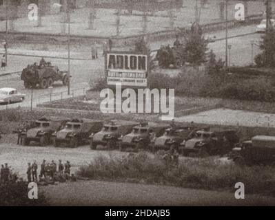 Berlino crisi del 1961. Serie di foto d'archivio raffigura il divieto di viaggio agosto 1961 tra Berlino Est e Ovest e mostra la costruzione di barricate t Foto Stock