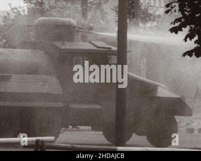 Berlino crisi del 1961. Serie di foto d'archivio raffigura il divieto di viaggio agosto 1961 tra Berlino Est e Ovest e mostra la costruzione di barricate t Foto Stock