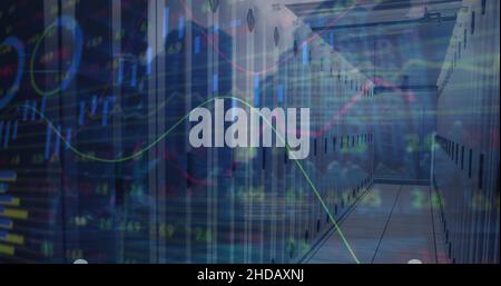 Immagine dell'interfaccia digitale e dell'elaborazione dei dati nella sala server Foto Stock