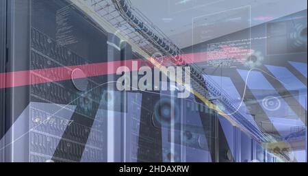 Immagine dell'interfaccia digitale e dell'elaborazione dei dati nella sala server Foto Stock