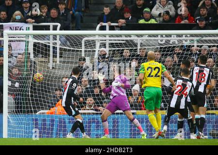 Teemu Pukki di Norwich segna un obiettivo di equalizzazione per renderlo 1-1 - Newcastle United contro Norwich City, Premier League, St James' Park, Newcastle upon Tyne, UK - 30th Novembre 2021 solo per uso editoriale - si applicano le restrizioni DataCo Foto Stock