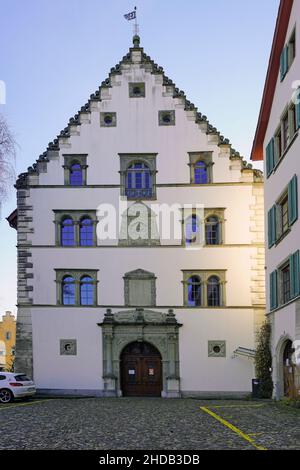 Vecchio edificio d'armeria del 1617 da Beckenstube 7. Schaffhausen, Svizzera. Sopra il nome del portale dell'architetto Johann Jakob Meyer. Foto Stock