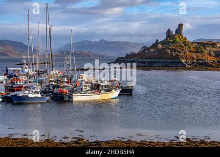 Caisteal Maol vicino al porto di Kyleakin sull'isola di Skye, Scozia. È anche noto come Castello di Moil. Foto Stock