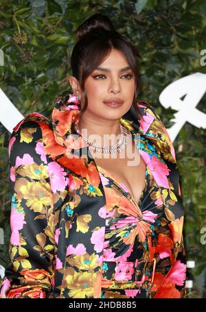 Priyanka Chopra partecipa ai Fashion Awards 2021 alla Royal Albert Hall il 29 novembre 2021 a Londra, Inghilterra. Foto Stock