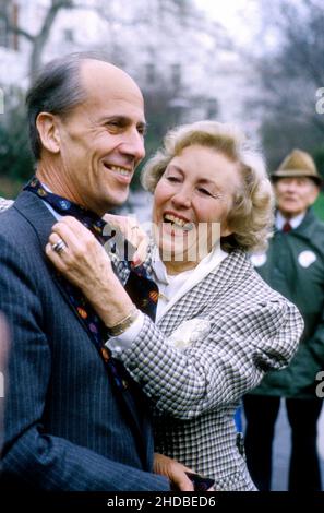 Dame vera Lynn e il politico conservatore Norman Tebbit riceve il premio Guild of British Tie Makers. Foto Stock