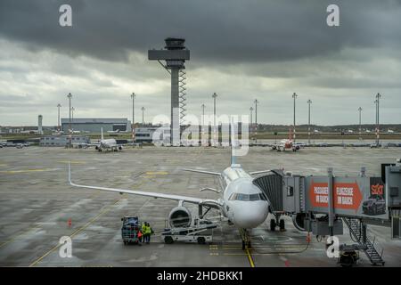 Torre, Rollfeld, Flughafen BER, Brandeburgo, Germania Foto Stock