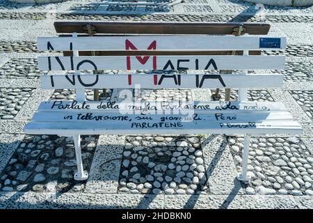 Parkbank, protesta, No Mafia, Castellammare del Golfo, Sizilien, Italien Foto Stock