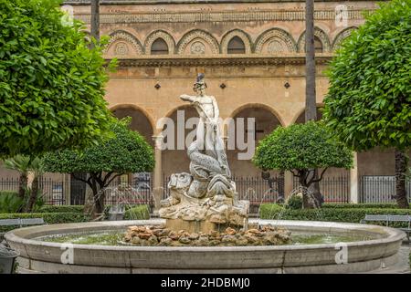 Brunnen auf der Piazza Vittorio Emanuele, Cattedrale di Santa Maria Nuova, Monreale, Sizilien, Italien Foto Stock