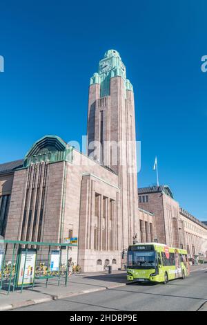 Helsinki, Finlandia - 5 agosto 2021: Torre dell'Orologio della stazione centrale di Helsinki. Foto Stock