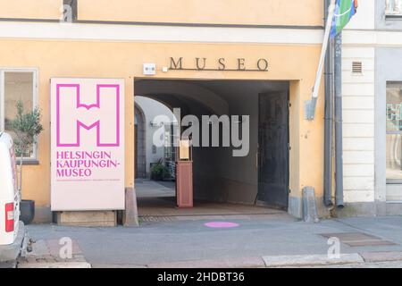 Helsinki, Finlandia - 5 agosto 2021: Ingresso al Museo cittadino di Helsinki (Helsingin kaupunginmuseo). Foto Stock