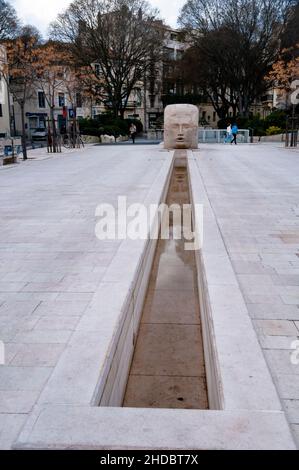 La fontana di Place d'Assas a Nîmes, Francia. Foto Stock