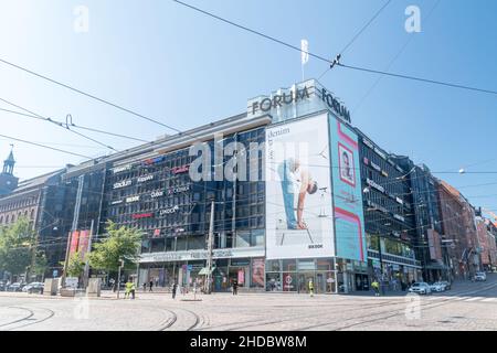 Helsinki, Finlandia - 5 agosto 2021: Centro commerciale Forum su Mannerheim Avenue (Mannerheimintie). Foto Stock