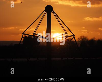 Sheerness, Kent, Regno Unito. 5th Jan 2022. UK Meteo: Tramonto a Sheerness, Kent in un pomeriggio freddo. Credit: James Bell/Alamy Live News Foto Stock