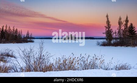 Alba sul Chippewa Flowage nel nord del Wisconsin. Foto Stock