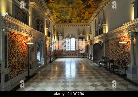 Sala Hirsvogel restaurata con soffitto in tela, raffigurazione: Fall tropicbird (Phaethon), costruita nel 1534, nello stile del Rinascimento italiano, Tucherschl Foto Stock