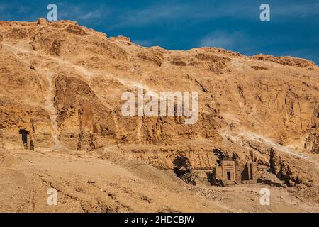 Tempio mortuario del faraone Hatshepsut, Deir el-Bahari, dietro la parete rocciosa si trova la Valle dei Re, Luxor, Tebe-Ovest, Egitto, Luxor, Tebe, noi Foto Stock