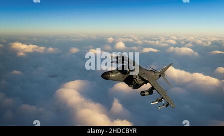 Miltary jet fighter aereo che vola alto sopra le nuvole con cielo blu. 3D illustrazione. Foto Stock