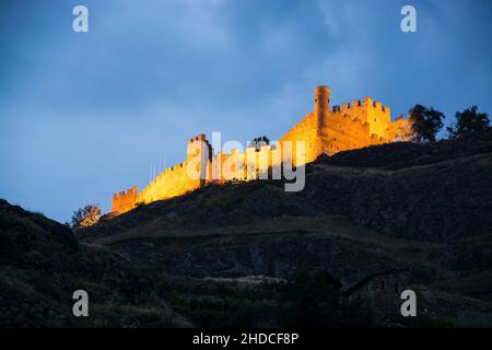 Das Schloss Tourbillon ist eine Burgruine in Sitten im Schweizer Kanton Wallis. Foto Stock