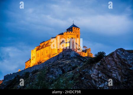 Das Schloss Tourbillon ist eine Burgruine in Sitten im Schweizer Kanton Wallis. Foto Stock