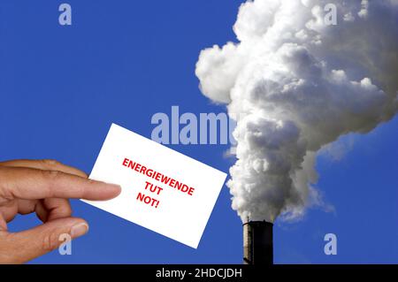 Rauchender Schlot, Kraftwerk, Schadstoffausstoss, Hand mit HInweis, Energiewende Tut no! Foto Stock