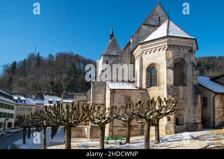 Collegiata e il suo chiostro in affascinante città medievale di Saint Ursanne, Canton Giura, Svizzera. Foto Stock