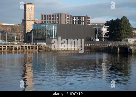 Glasgow, Lanarkshire, Scozia, 5th, gennaio, 2022 veduta generale del fiume Clyde a Glasgow con la distilleria Clydeside. Foto Stock