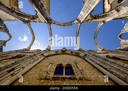 Lisbona, Portogallo - 21 luglio 2020: Il Convento di nostra Signora del Monte Carmelo è un ex convento cattolico situato nella parrocchia civile di Santa Maria Maio Foto Stock