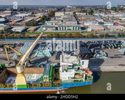 Vista dall'alto delle navi caricate in Albert Dock, Hull Foto Stock