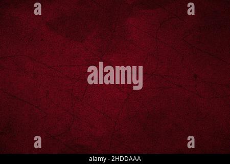 Graffi neri su una parete in gesso di cemento rosso per uno sfondo texture Foto Stock