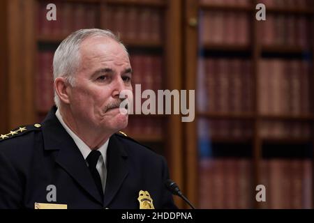 Washington, Stati Uniti. 05th Jan 2022. Il capo della polizia del Campidoglio Thomas Manger testimonia dinanzi ad un Comitato delle regole e dell'amministrazione del Senato durante un'audizione sulla supervisione della polizia del Campidoglio degli Stati Uniti a seguito dell'attacco del 6th gennaio contro il Campidoglio al Senato di Russell/Capitol Hill a Washington DC, USA. Credit: SOPA Images Limited/Alamy Live News Foto Stock