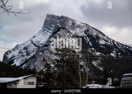 Banff, Canada - Dicembre 21 2021: Vista panoramica dal sentiero Sulphur Mountain Trail a Banff Alberta Foto Stock