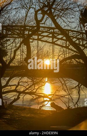 Sonnenuntergang, Große Eiswerderbrücke, Eiswerder, Haselhorst, Spandau, Berlino, Germania Foto Stock