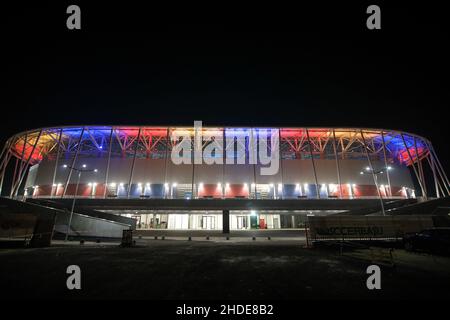 Bucarest, Romania - 27 novembre 2020: Lo stadio Ghencea di Bucarest in una notte invernale fredda e nebbia. Foto Stock