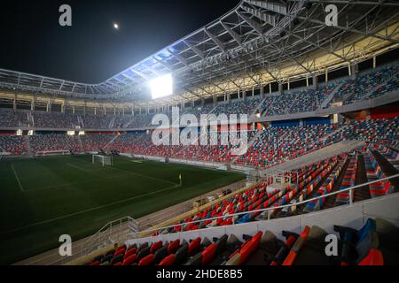 Bucarest, Romania - 27 novembre 2020: Lo stadio Ghencea di Bucarest in una notte invernale fredda e nebbia. Foto Stock