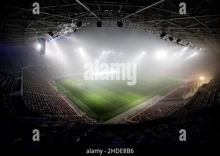 Bucarest, Romania - 27 novembre 2020: Lo stadio Ghencea di Bucarest in una notte invernale fredda e nebbia. Foto Stock