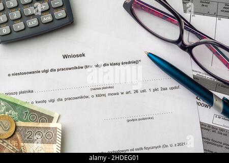 Normativa fiscale polacca. In inglese: Domanda di non calcolo dello sgravio fiscale della classe media Foto Stock