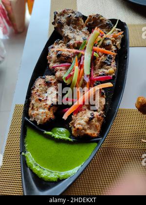 Reshmi kabab è un famoso kebab di pollo non vegetariano comunemente mangiato in India e Pakistan Foto Stock