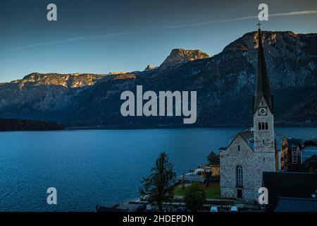 Austria Hallstatt, vista classica del villaggio di Hallstat. Foto Stock