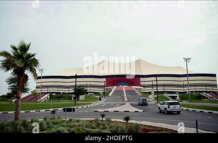 Vista generale all'esterno dello stadio al Bayt di al Khor, Qatar, in vista della Coppa del mondo FIFA 2022. Foto di MB Media 05/12/2021 Foto Stock