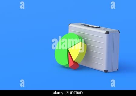 Grafico a torta vicino alla valigia in metallo. Analisi del sistema bancario. Calcoli di marketing. Risultati dell'ispezione finanziaria, audit. Rappresentante di attività commerciale Foto Stock