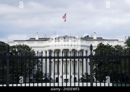 (220106) -- WASHINGTON, 6 gennaio 2022 (Xinhua) -- Foto scattata il 28 ottobre 2021 mostra la Casa Bianca a Washington, D.C., Stati Uniti. (Xinhua/Liu Jie) Foto Stock