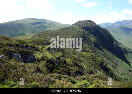 Il Wainwright 'Sergeant's Crag' da Ridge Path al 'Eagle Crag' a Borrowdale, Lake District National Park, Cumbria, Inghilterra, Regno Unito. Foto Stock