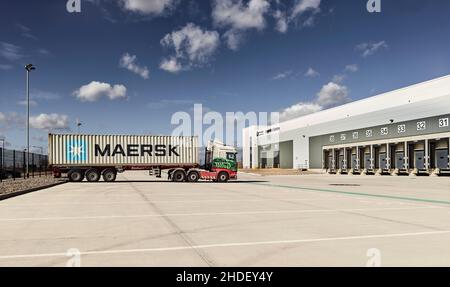 Centro di distribuzione, Maersk Trucking, DP World London Gateway Foto Stock