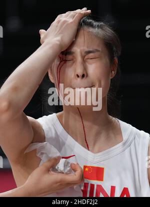 Pechino, Giappone. 30th luglio 2021. Wang Siyu della Cina si ferisce durante la partita preliminare femminile di basket del Gruppo C tra Cina e Australia ai Giochi Olimpici di Tokyo 2020 a Saitama, Giappone, 30 luglio 2021. Credit: Meng Yongmin/Xinhua/Alamy Live News Foto Stock