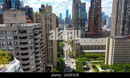 Guardando verso sud sulla 9th Avenue, Manhattan, New York City, NY Foto Stock