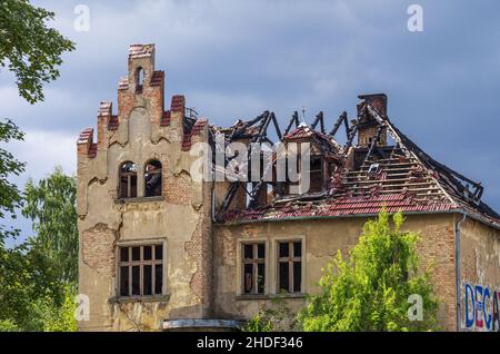 Rovine della vecchia villa della città nel Schützenstrasse 5 dopo un incendio, Greifswald, Germania. Foto Stock