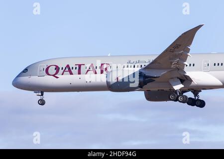 Qatar Airways Boeing 787 Dreamliner sbarco a Vienna, Austria Foto Stock